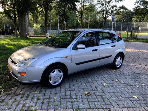 Ford Focus 1.4 I Trend 5D 2001 Grijs