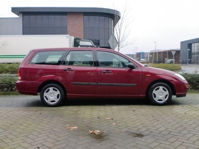 Ford Focus 1.6-16V Ambiente (bj 1999)