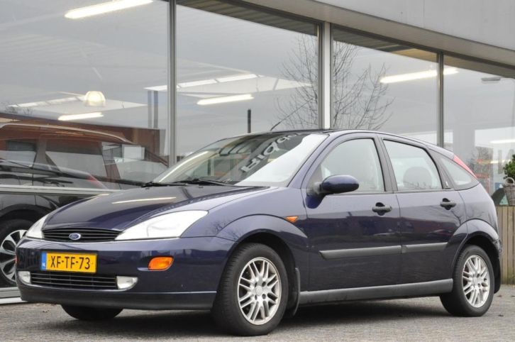 Ford Focus 1.6-16V Ghia 5 Deurs Airco