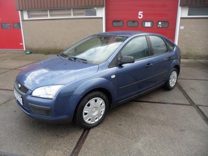 Ford Focus 1.6-16V Ghia automaat nieuwstaat (bj 2006)