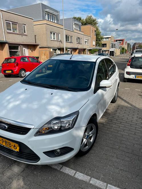 Ford Focus 1.6 74KW 5D 2011 Wit