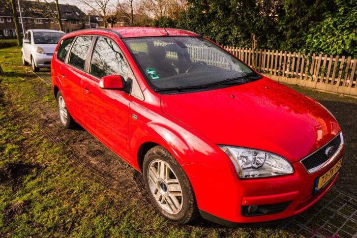 Ford Focus 1.6 85KW Ghia Wagon 2006 Rood 