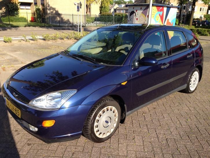 Ford Focus 1.6 I 1999 Blauw hatchback 5 drs trekhaak.