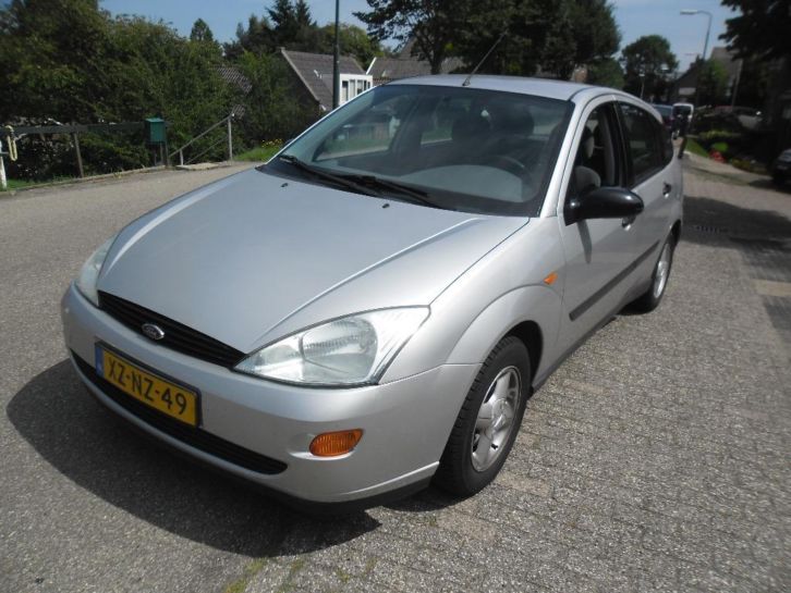 Ford Focus 1.6 I 1999 Grijs 5 DEURS 1 JAAR APK 