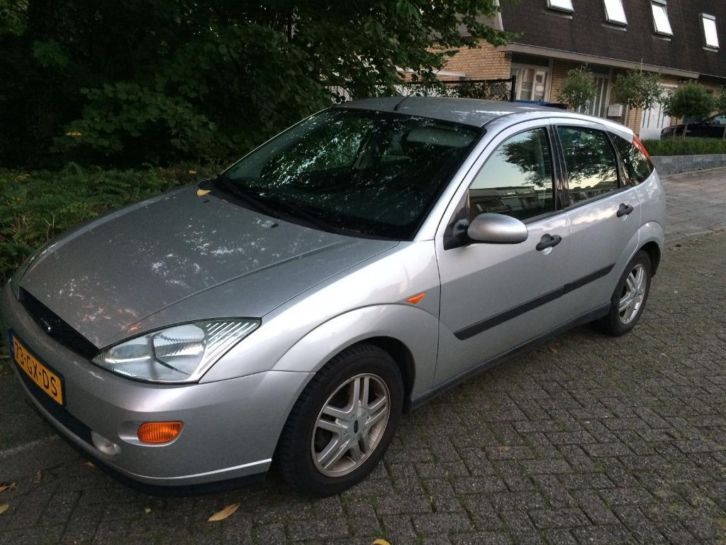 Ford Focus 1.6 I Ambiente 2001 Grijs