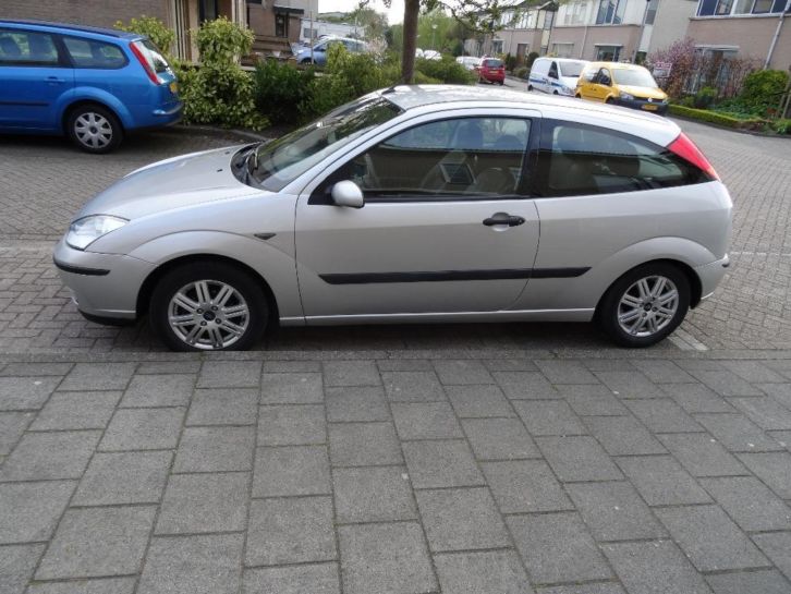 Ford Focus 1.6 I Trend 3D 2004 Grijs, Futura, Sportonderstel