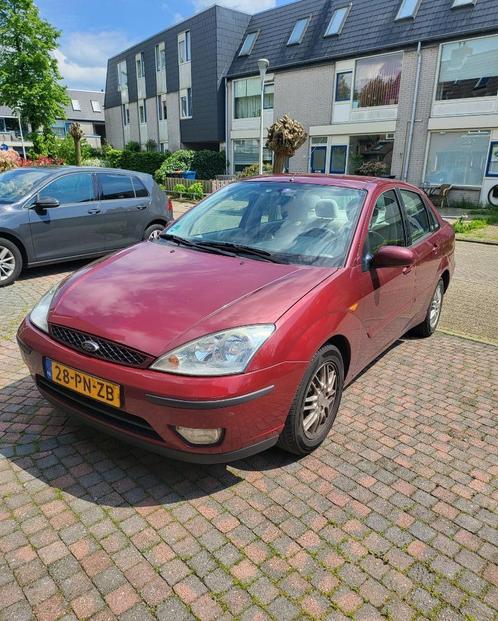 Ford Focus 1.6 I Trend SDN AUT 2004 Rood