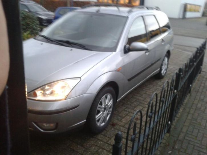 Ford Focus 1.6 I Wagon futura  leer  airco zeer mooi