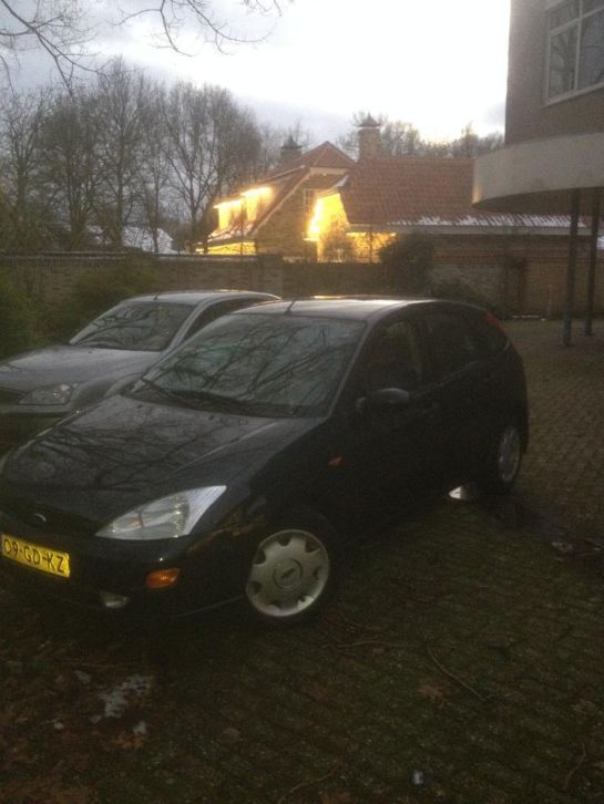 Ford Focus 1.8 I Ambiente 5D 2000 Blauw
