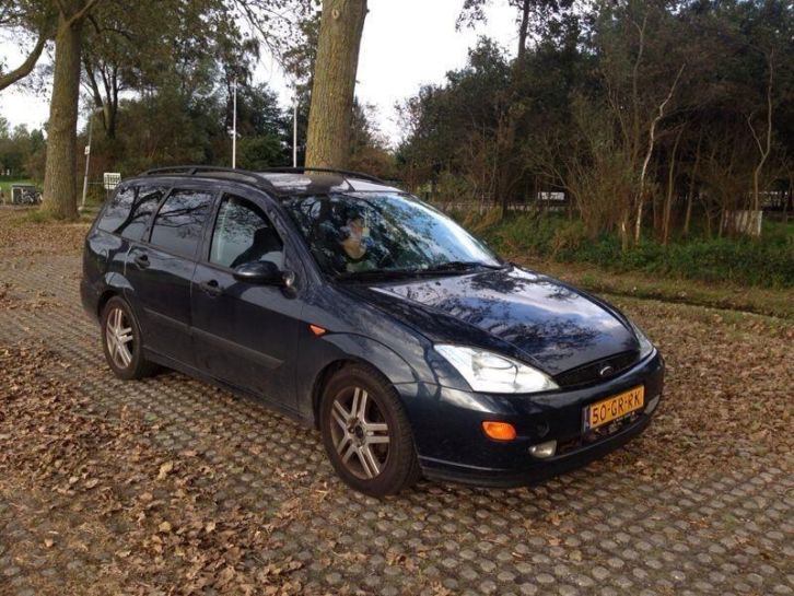 Ford Focus 1.8 I Ambiente Wagon 2001 Blauw