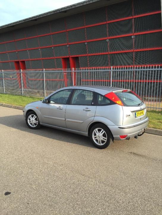 Ford Focus 2.0 I 5D AUT 2003 Grijs