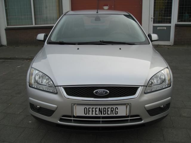 Ford Focus HEMELVAART AANBIEDING 1.6-16V Ghia ZEER MOOI