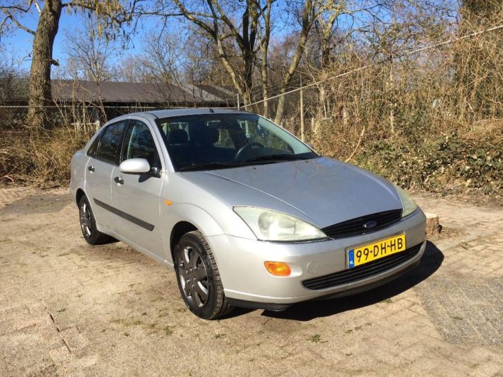 Ford Focus SDN 1.8 - 16v APK UNIEKE gezinsauto met trekhaak