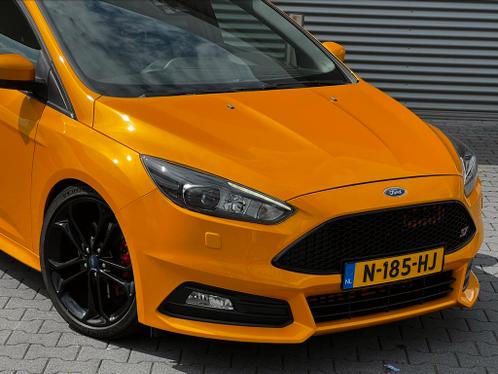 Ford Focus ST 250 Tangerine Scream MY2015