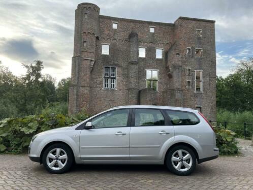 Ford Focus Wagon 1.6-16V Futura NAVIGATIE, PDC, TREKHAAK, AI