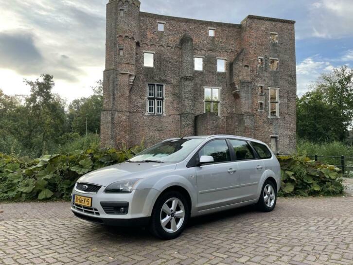 Ford Focus Wagon 1.6-16V Futura NAVIGATIE, PDC, TREKHAAK, AI