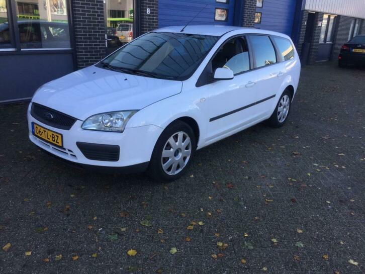 Ford Focus Wagon 1.6-16V Trend AUTOMAAT NIEUWE APK