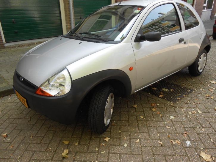 FORD KA 1,3 bj SEPT 2002 NIEUWE APK 118dkm 2e EIGEN STUURBK