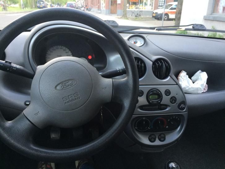 Ford KA 1.3 I 44KW 2000 Grijs