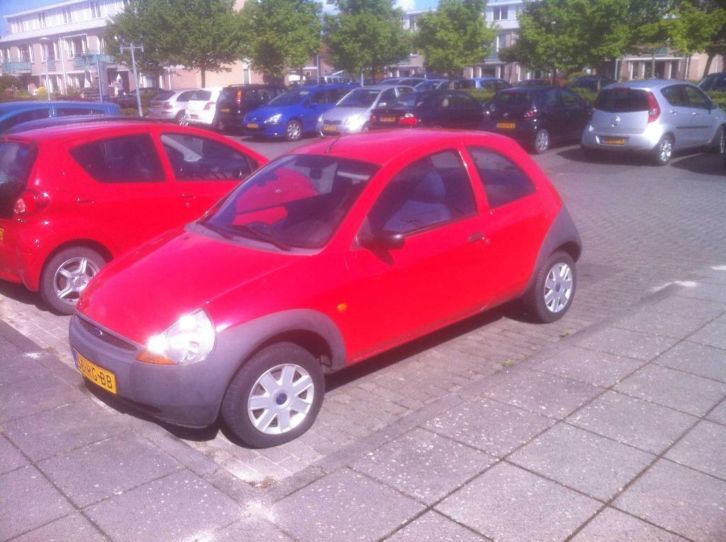 Ford KA 1.3 I 44KW 2005 Rood