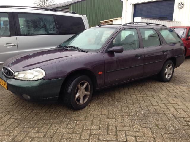 Ford Mondeo 1.8-16V Century