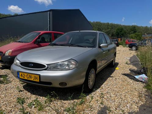 Ford Mondeo 1.8 I HB 2001 Zilver of Grijs