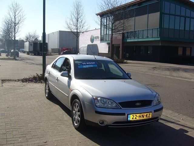 Ford Mondeo 2.0 16V 5 DEURS GHIA  NIEUWE APK (bj 2001)