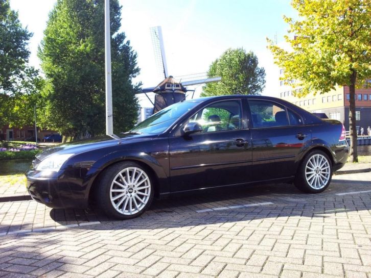 Ford Mondeo 2.5 24V 125KW Sedan AUT 2002 Zwart