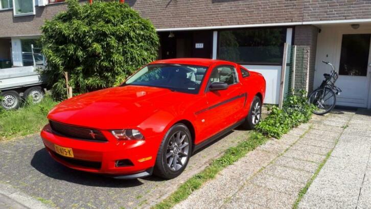 Ford Mustang 2010 Rood