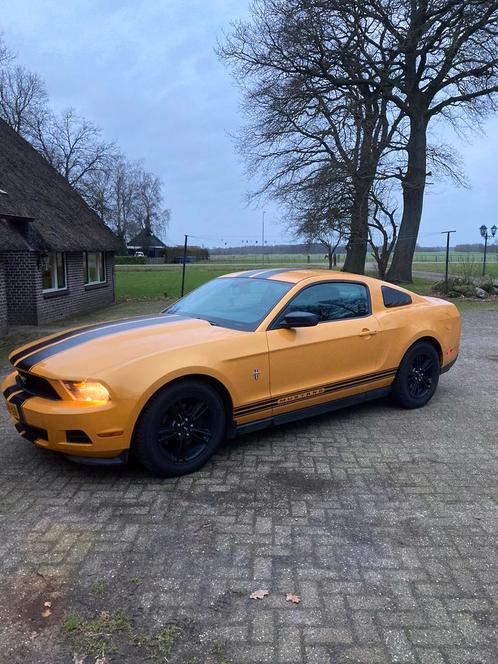 Ford Mustang 2012 Yellow blaze