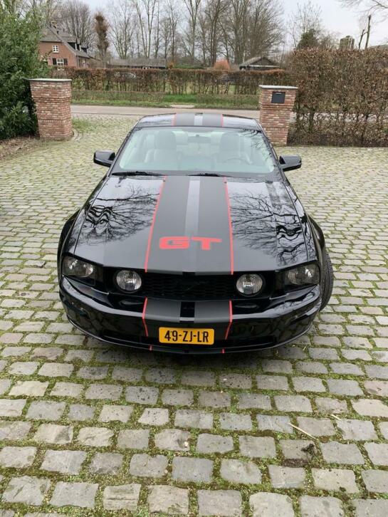 Ford Mustang 4.6 V8 GT 2006 compleet zwarte uitvoering