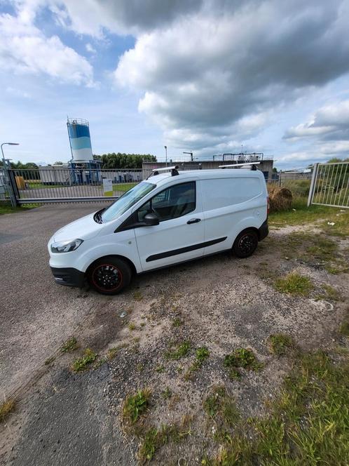 Ford transit courier wit