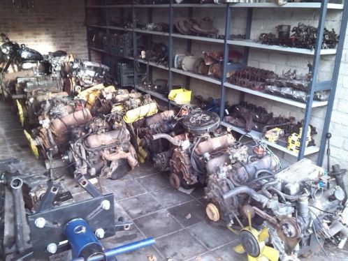 Ford v6 motors en onderdelen. garagebox vol