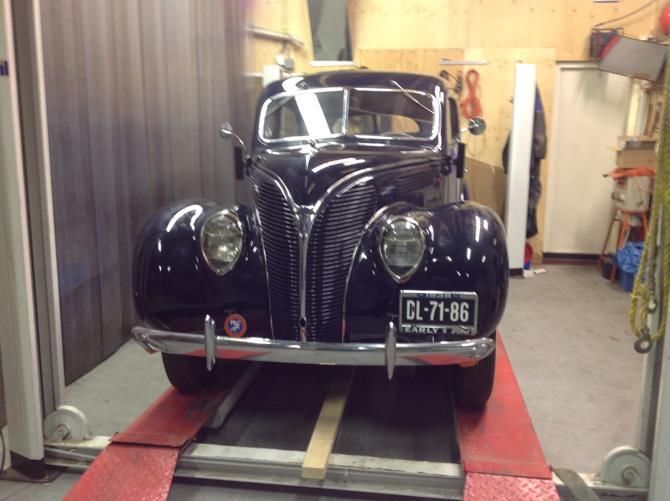 Ford V8 DE Luxe Tudor Sedan 1938 Blauw