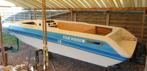 four winns 200 bowrider casco trailer