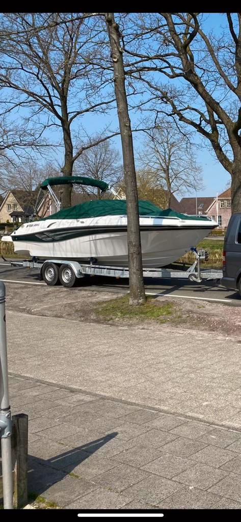 Four winns horizon 220 v8 bowrider