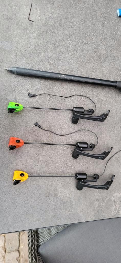 FOX MK2 ILLUMINATED SWINGER 3 ROD SET