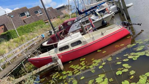 Friendship 23 zeilboot met 6pk Suzuki langstaart