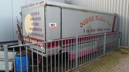 Friet en snack wagen, aanhanger met frituur, koelvitrine