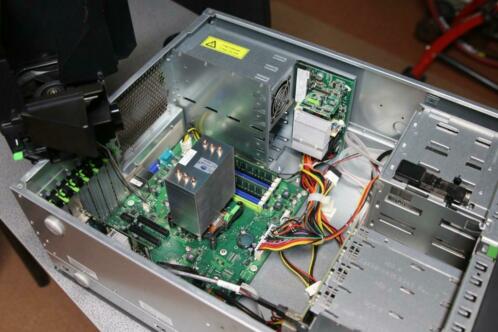 Fujtisu Primergy TX 150 S7 server