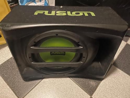 Fusion 1000w subwoofer met ingebouwde versterker en kabels