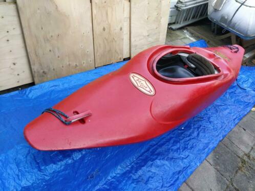 Gaaf gelijnde Riot Glide wildwater branding kajak kayak kano