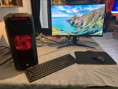 Game PC met curved 27 monitor