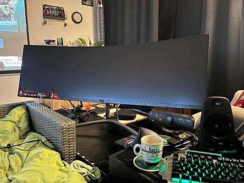 Gaming Monitor 5K..49 inch..(125 cm) curved..ultra wide 329