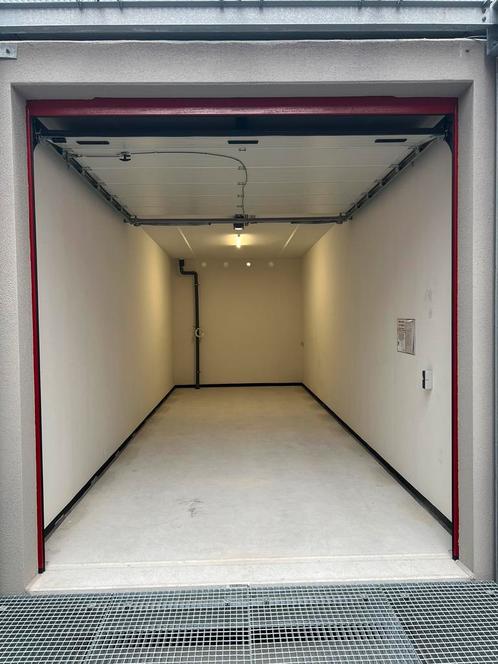 Garage box te huur 400 per MAAND