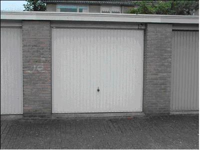 Garage box te huur nabij uitvalswegen bij de Weer.