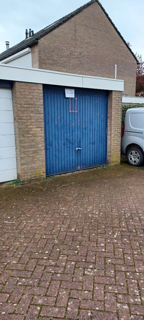 Garagebox  Opslagruimte in Cuijk met kelder.