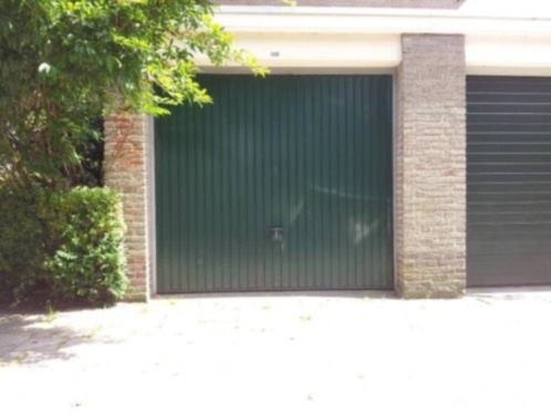 Garagebox te HUUR  95, p mnd. nabij Winkelcentrum Woensel