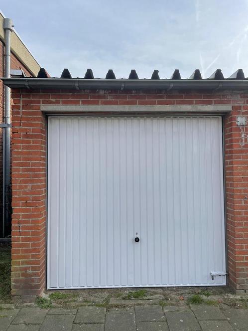 Garagebox verhuurde staat te koop in Breda