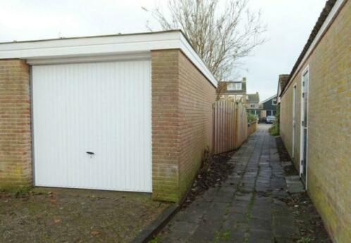 Garageopslagruimte te huur met stroom en verlichting